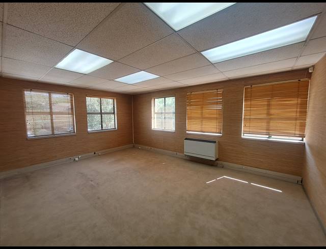 162M² OFFICE TO LET IN DUNKELD WEST
